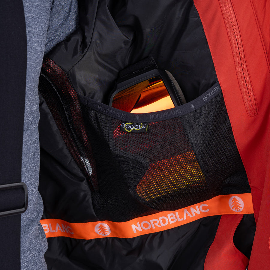 Inner mesh pocket for glasses