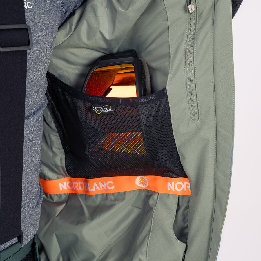 Inner mesh pocket for glasses