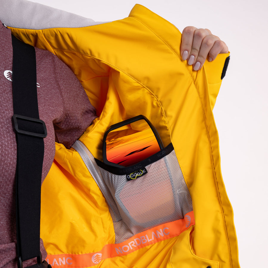 Inner mesh pocket for glasses