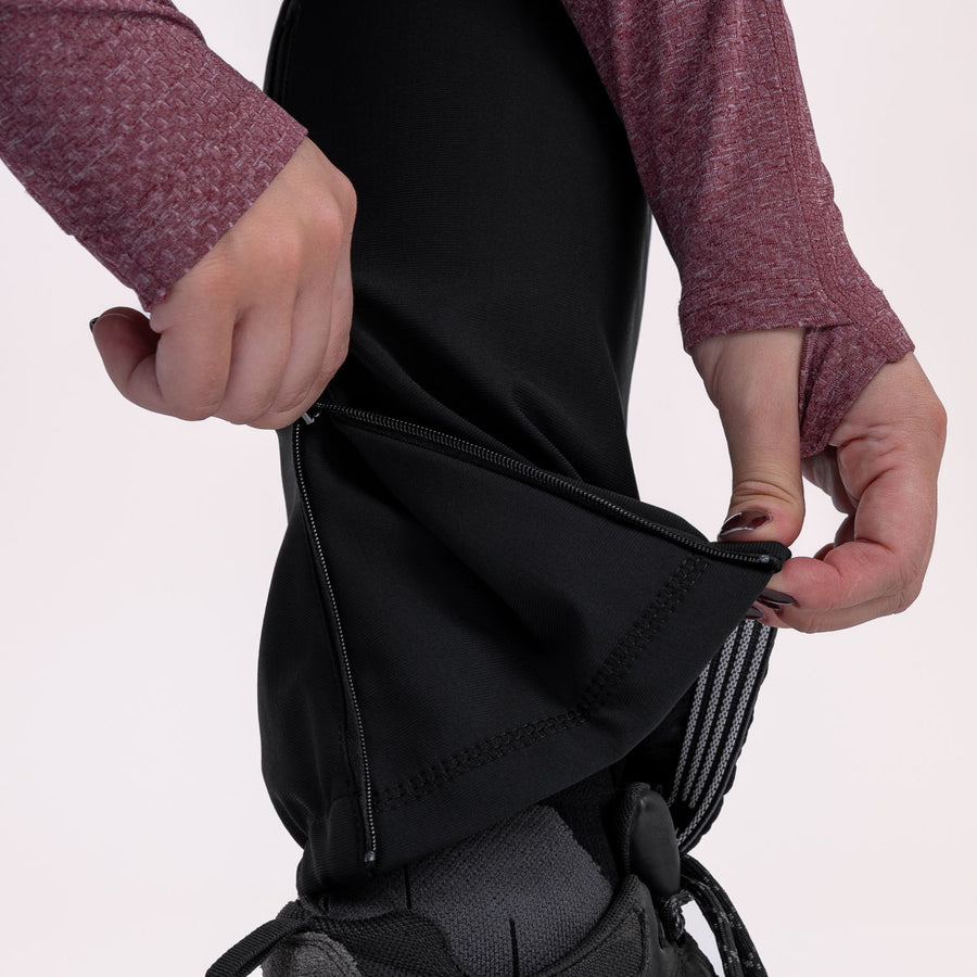 Zips at the bottom leg hem