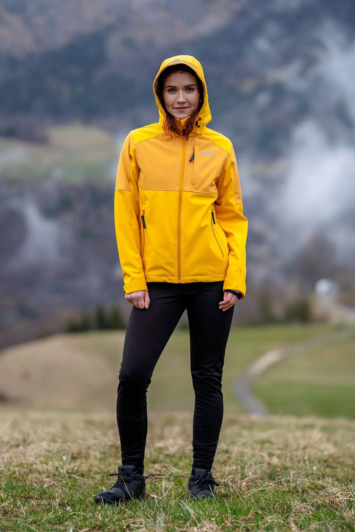 Giacca softshell leggera impermeabile donna - ILLUSION gialla – immagine 4