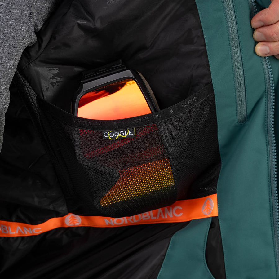 Inner mesh pocket for glasses